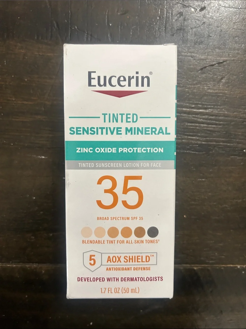 Tinted Sensitive Mineral SPF 35 Sunscreen - Tinted (White/Teal)